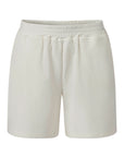 Baumwolle Shorts in der Farbe wollweiss auf weißem Hintergrund.