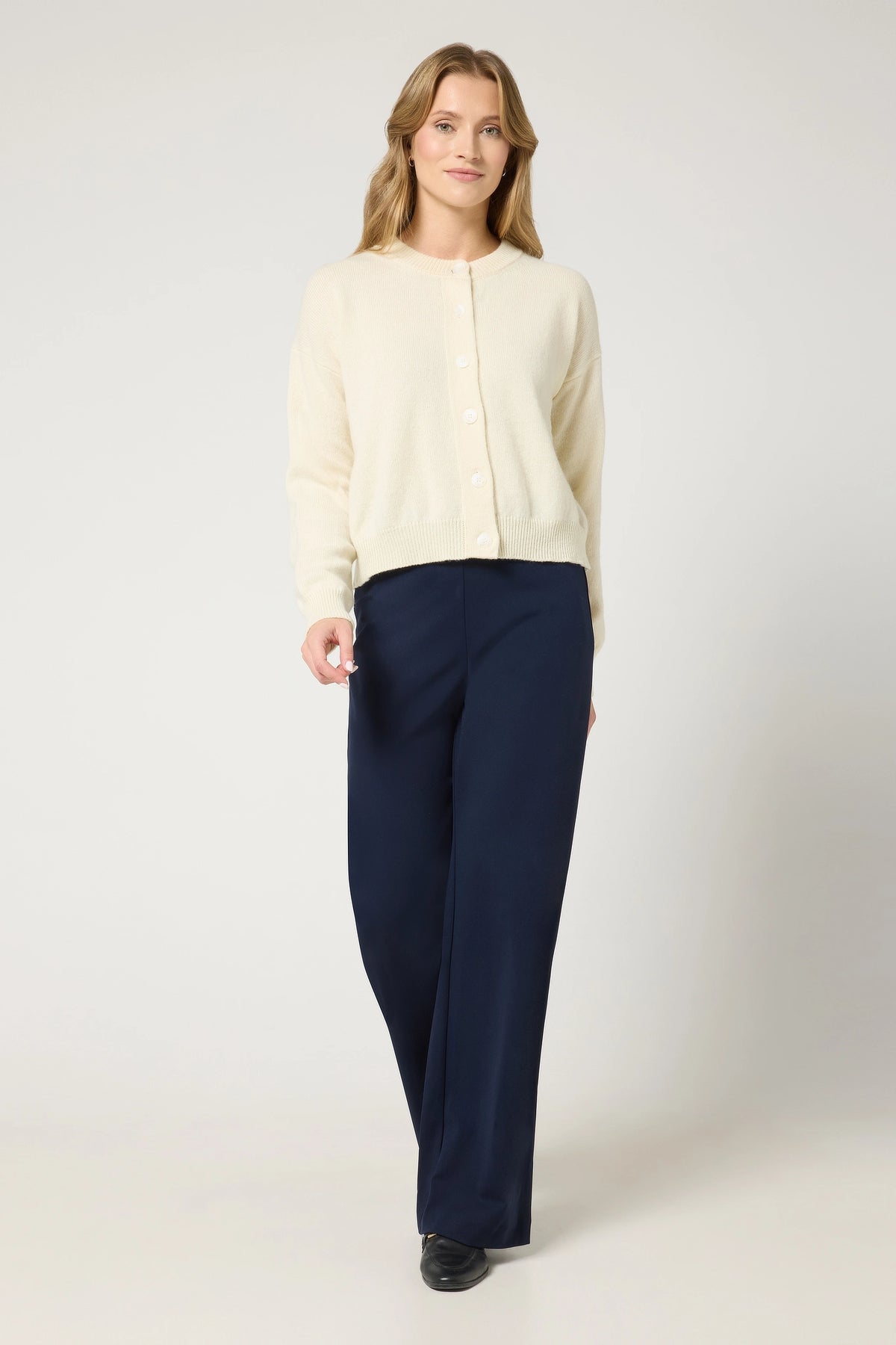Bellasor Damen Merino-Kaschmir Cardigan MELINA in off-white – Feinstrickjacke Frontansicht