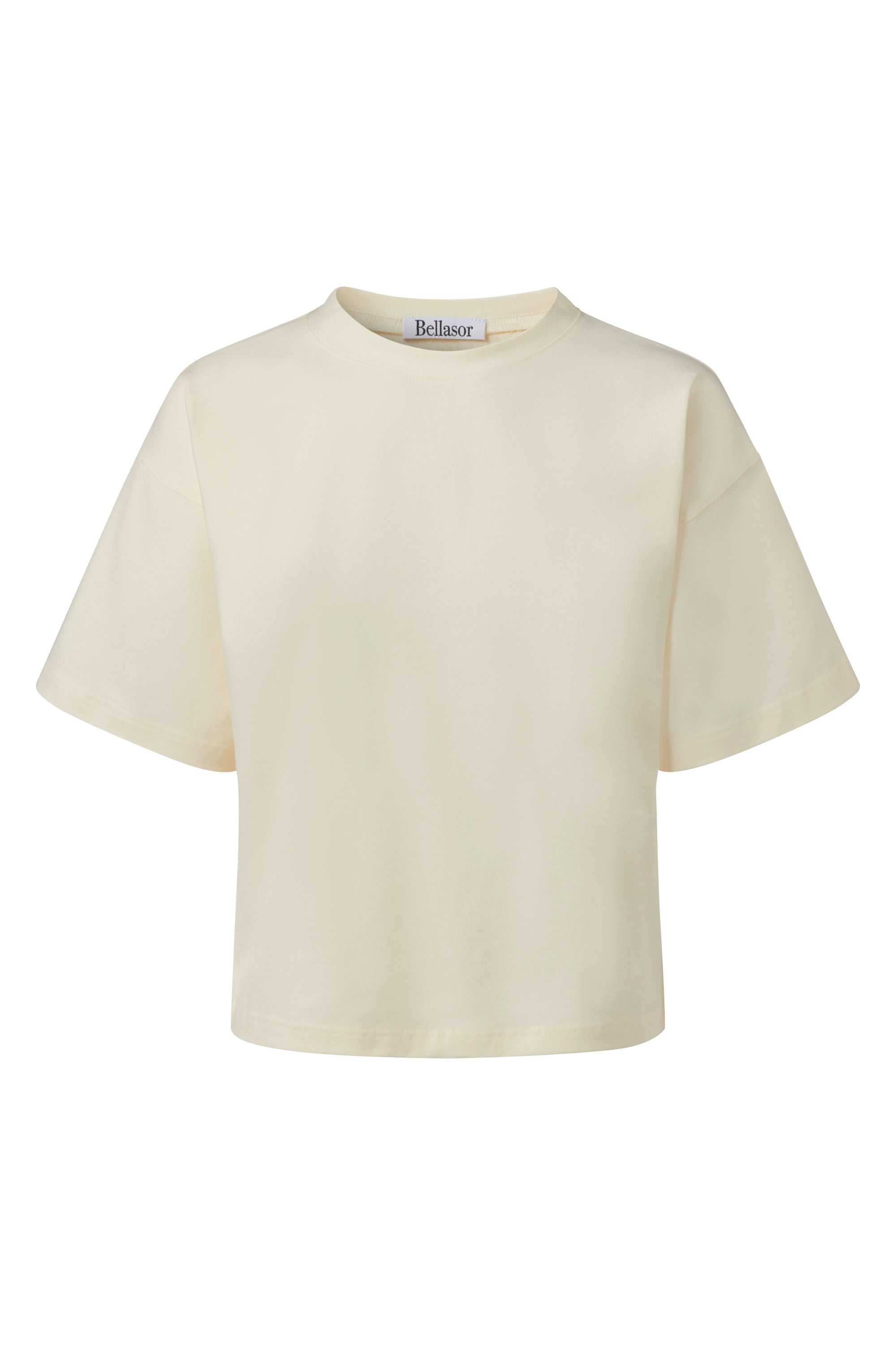 T-Shirt aus Bio-Baumwolle in der Farbe cremeweiss auf weißem Hintergrund.